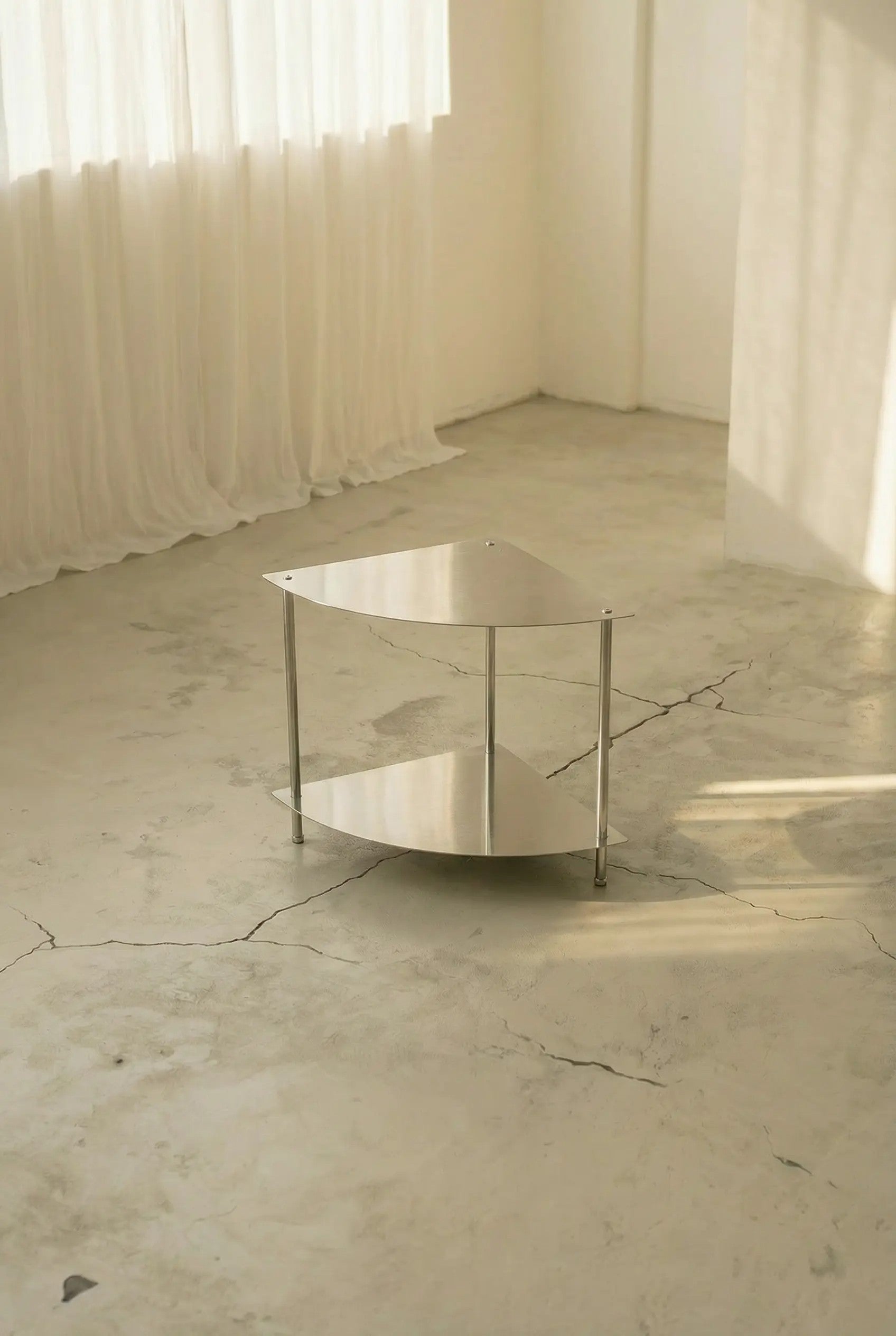 The Art of the Corner: 3 Clever Corner Shelf Styling Ideas for Minimalists