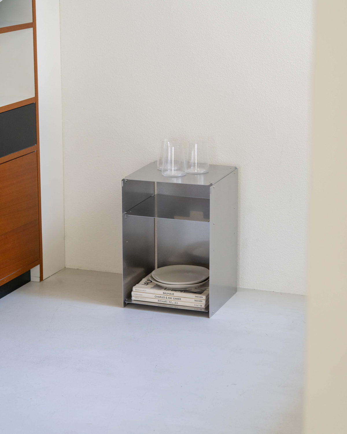 ASPEKT Modular Table: A Modular Steel Table by ULUROOM