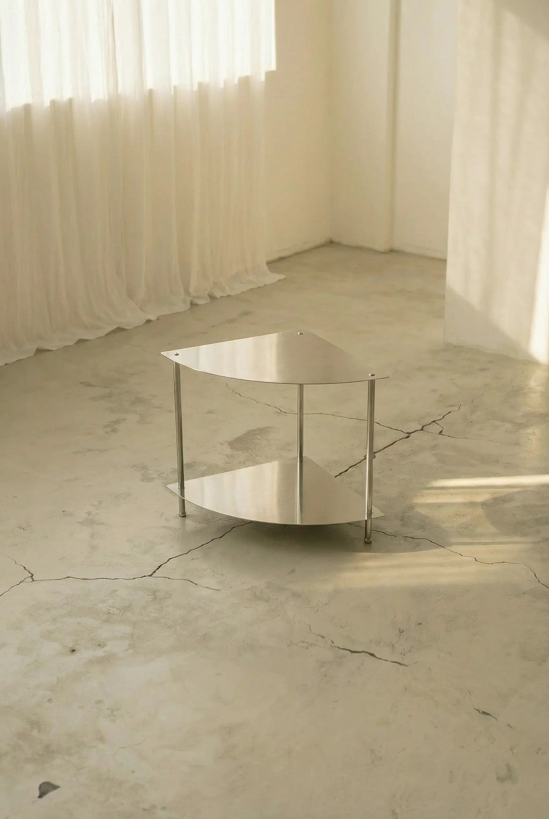 The Art of the Corner: 3 Clever Corner Shelf Styling Ideas for Minimalists - ULUROOM