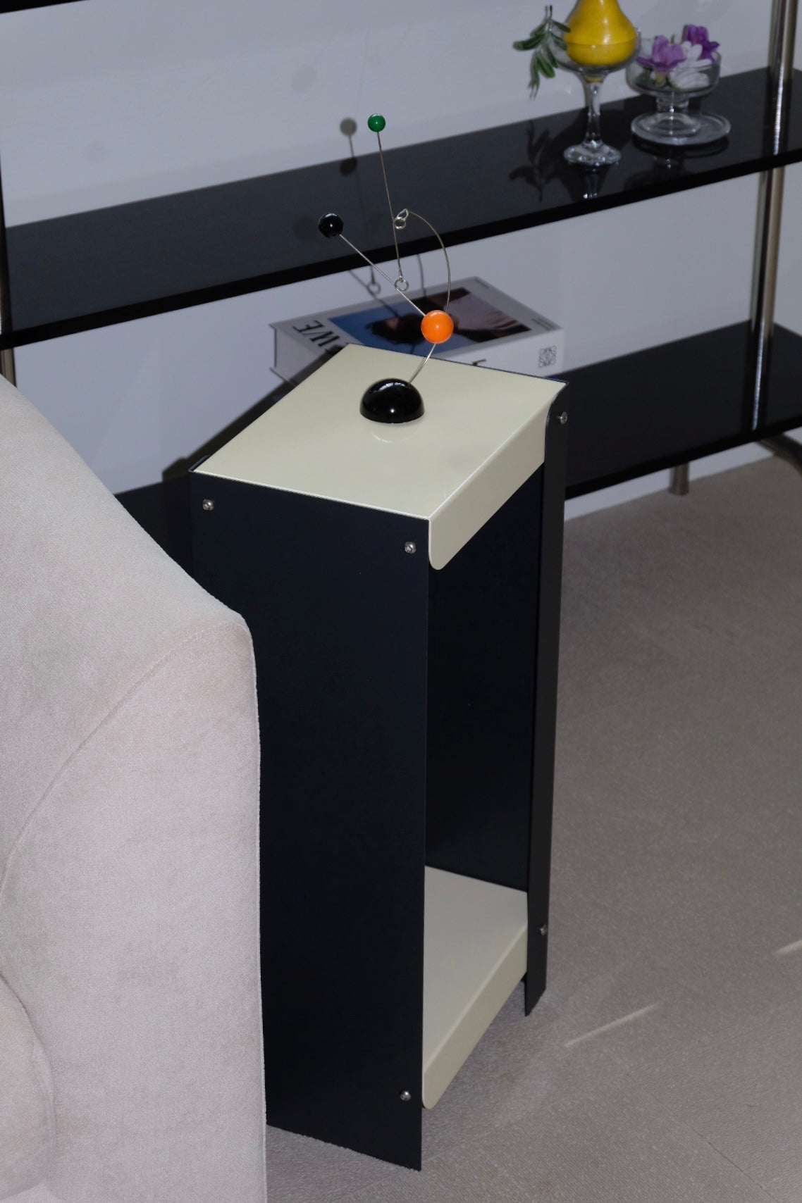 Linea Shelf / Yellow & Black