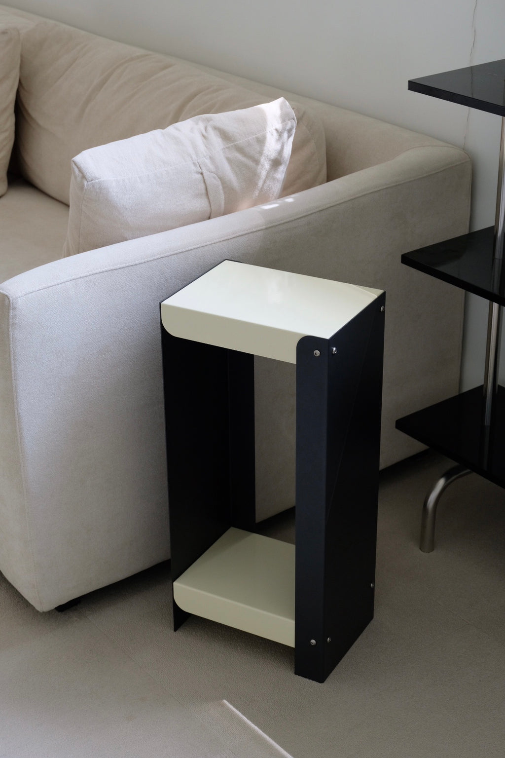 Linea Shelf / Yellow & Black