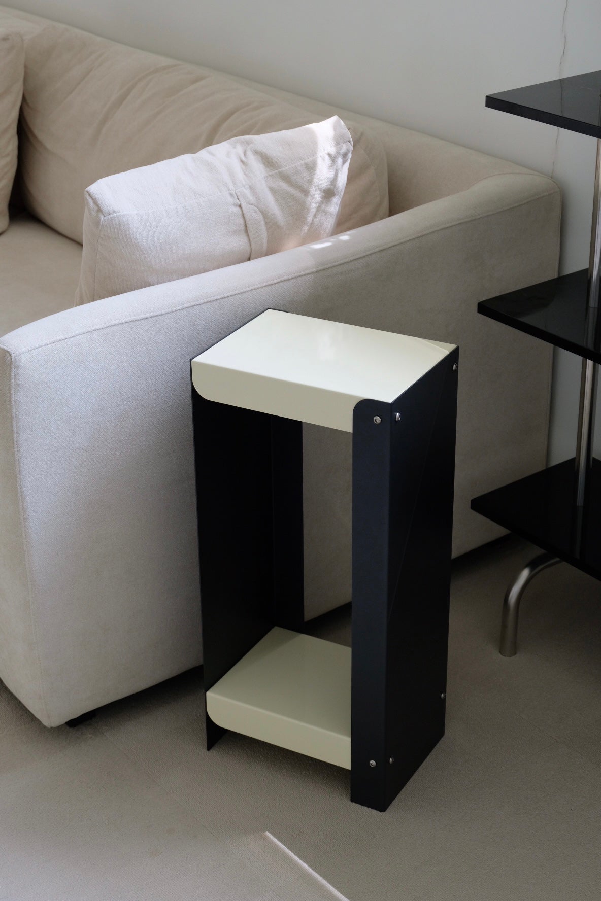 Linea Shelf / Yellow & Black