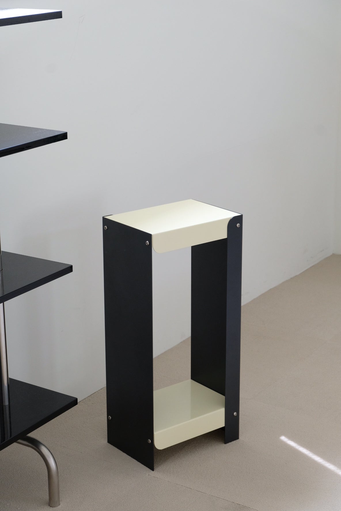 Linea Shelf / Yellow & Black