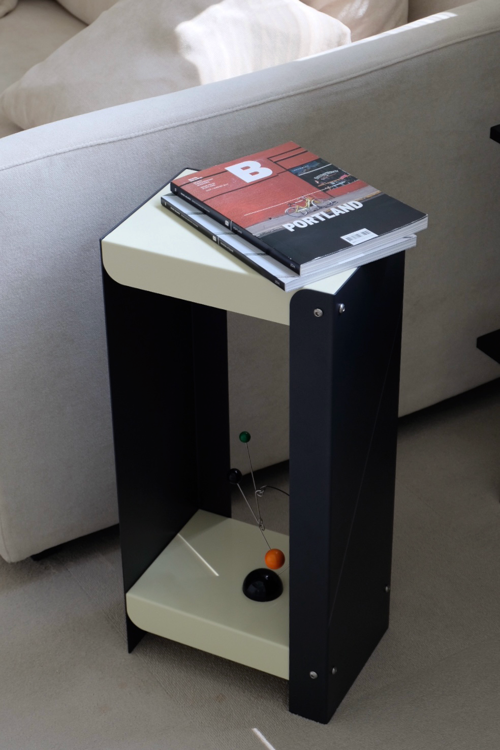 Linea Shelf / Yellow & Black