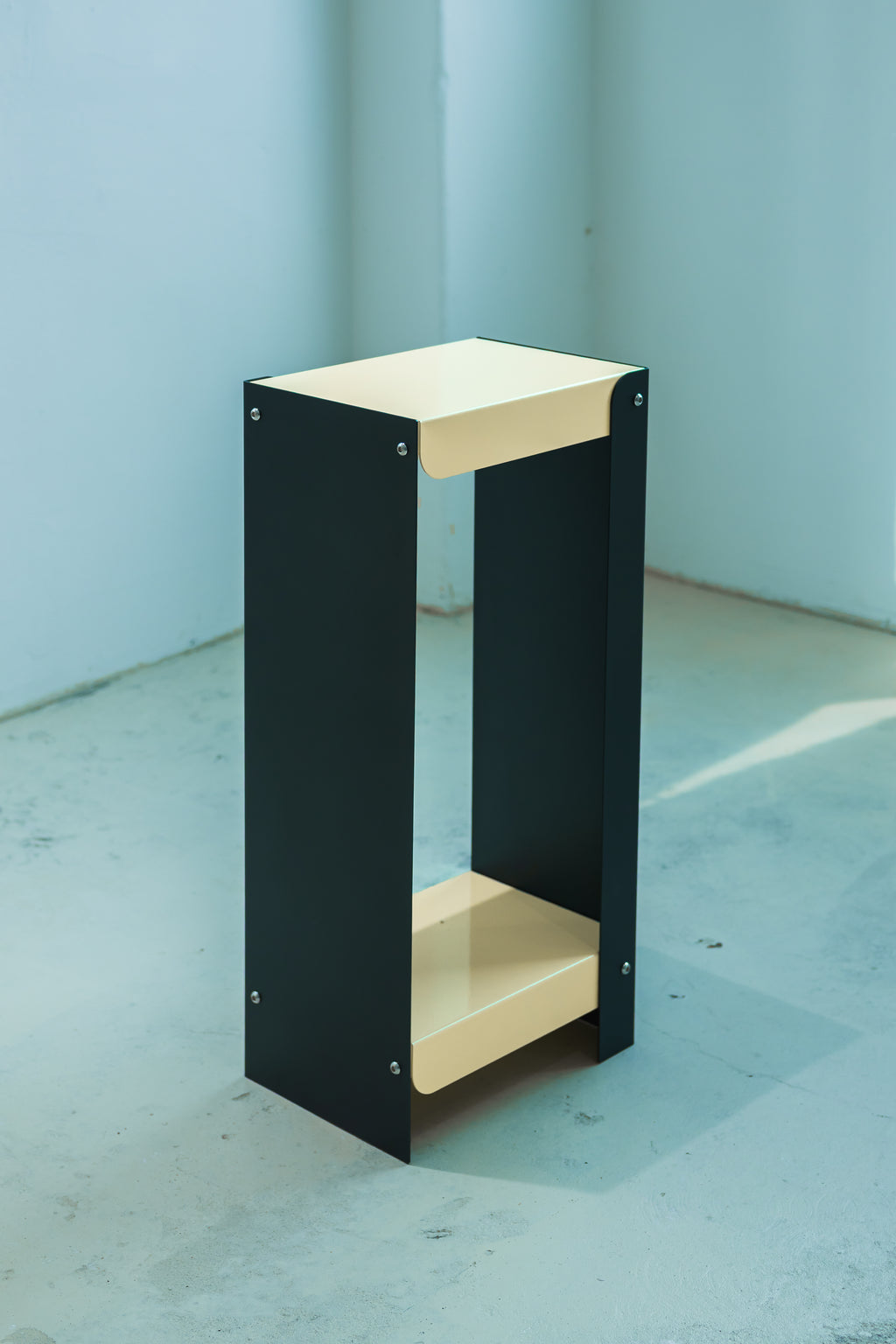 Linea Shelf / Yellow & Black