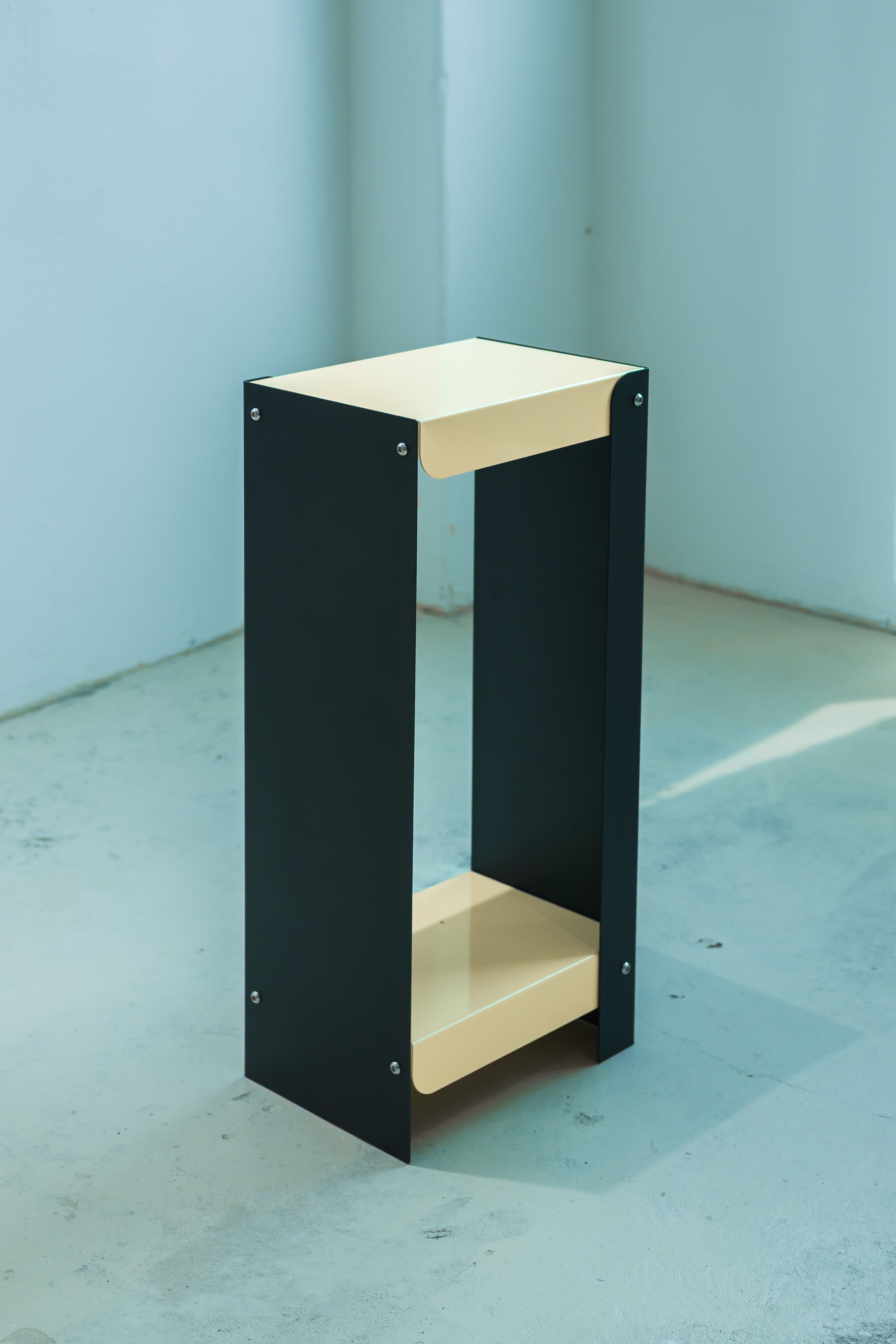 Linea Shelf / Yellow & Black