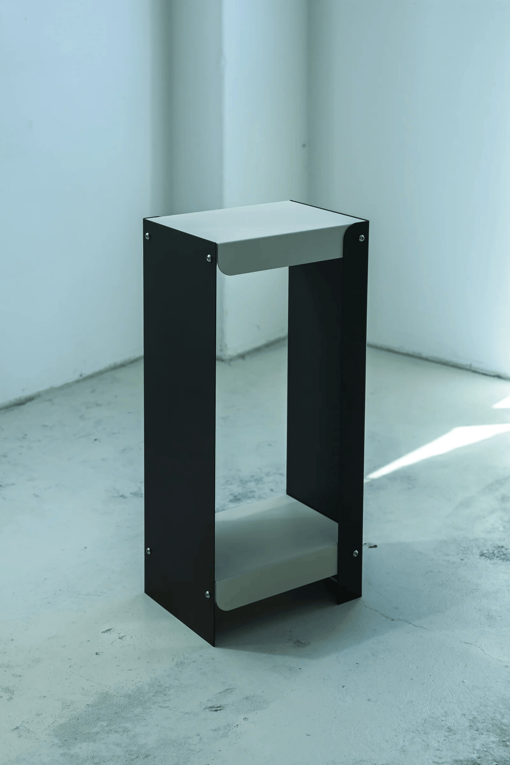 Linea Shelf / White & Black