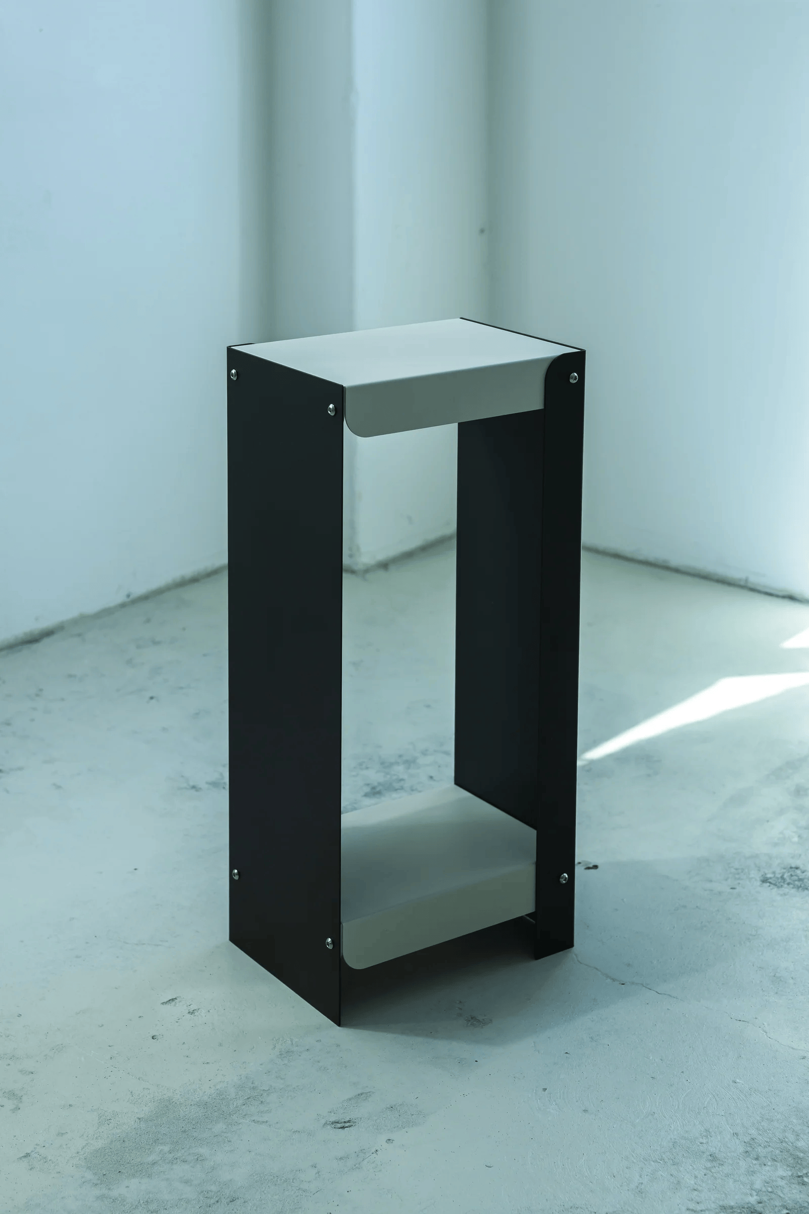 Linea Shelf / White & Black