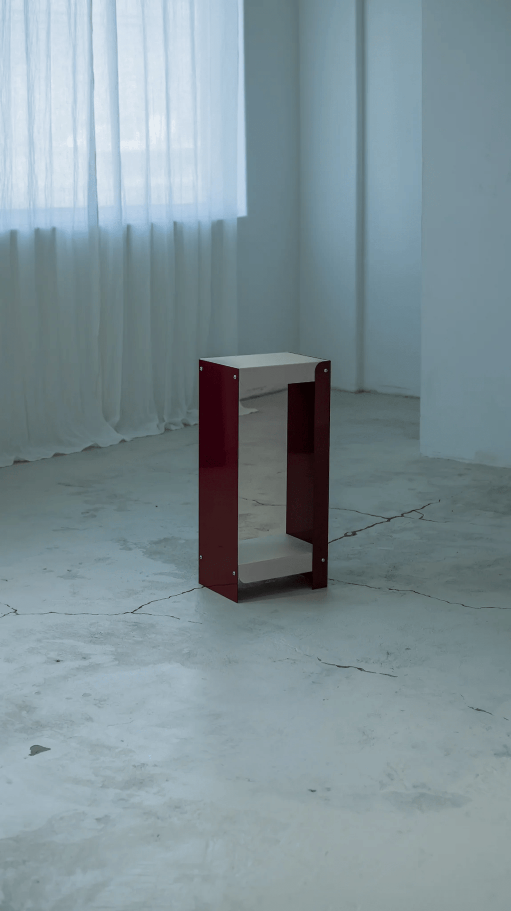 Linea Shelf / White & Grape