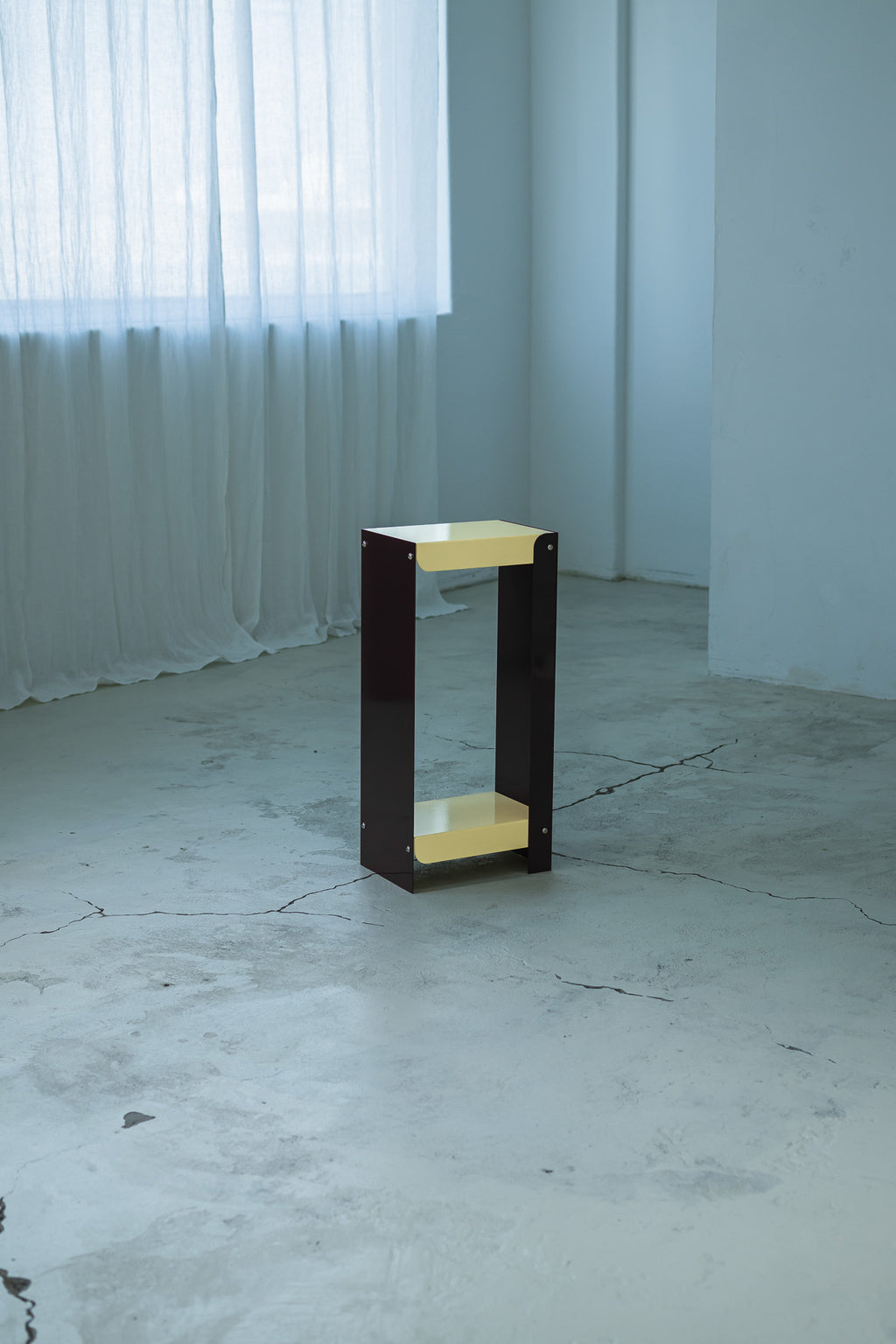 Linea Shelf / Yellow & Black