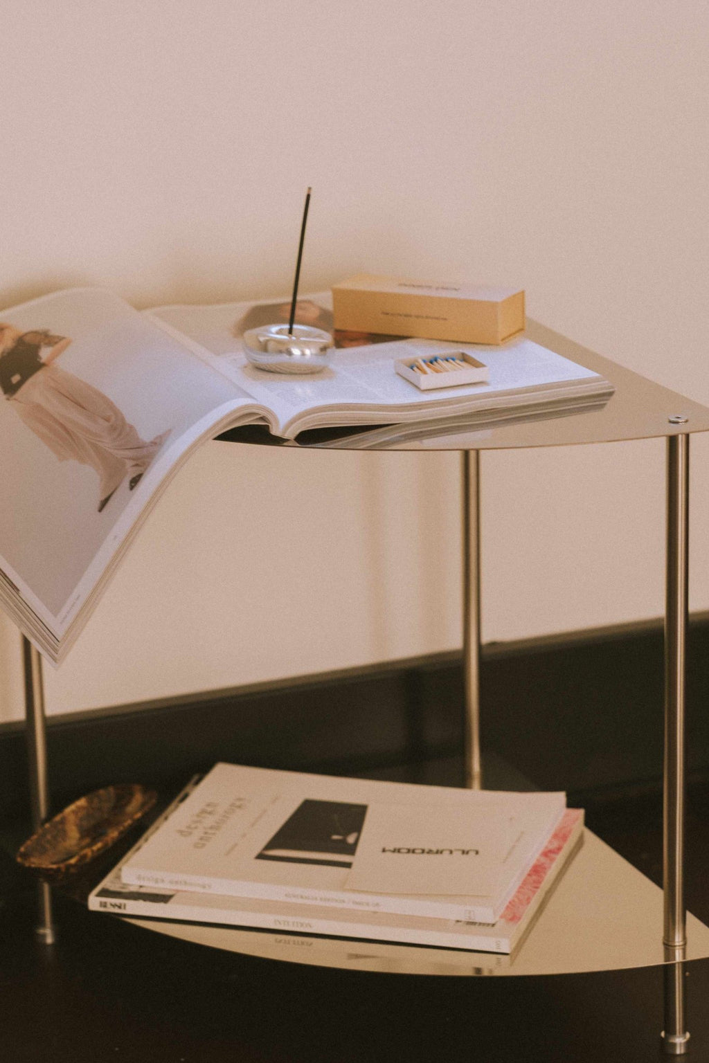 Arc Corner Stand - ULUROOM