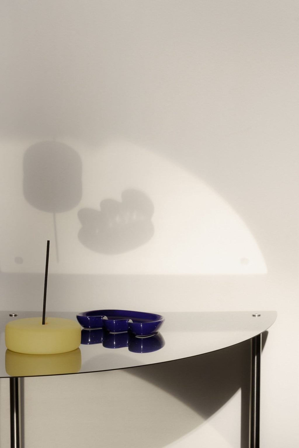 Arc Corner Stand - ULUROOM