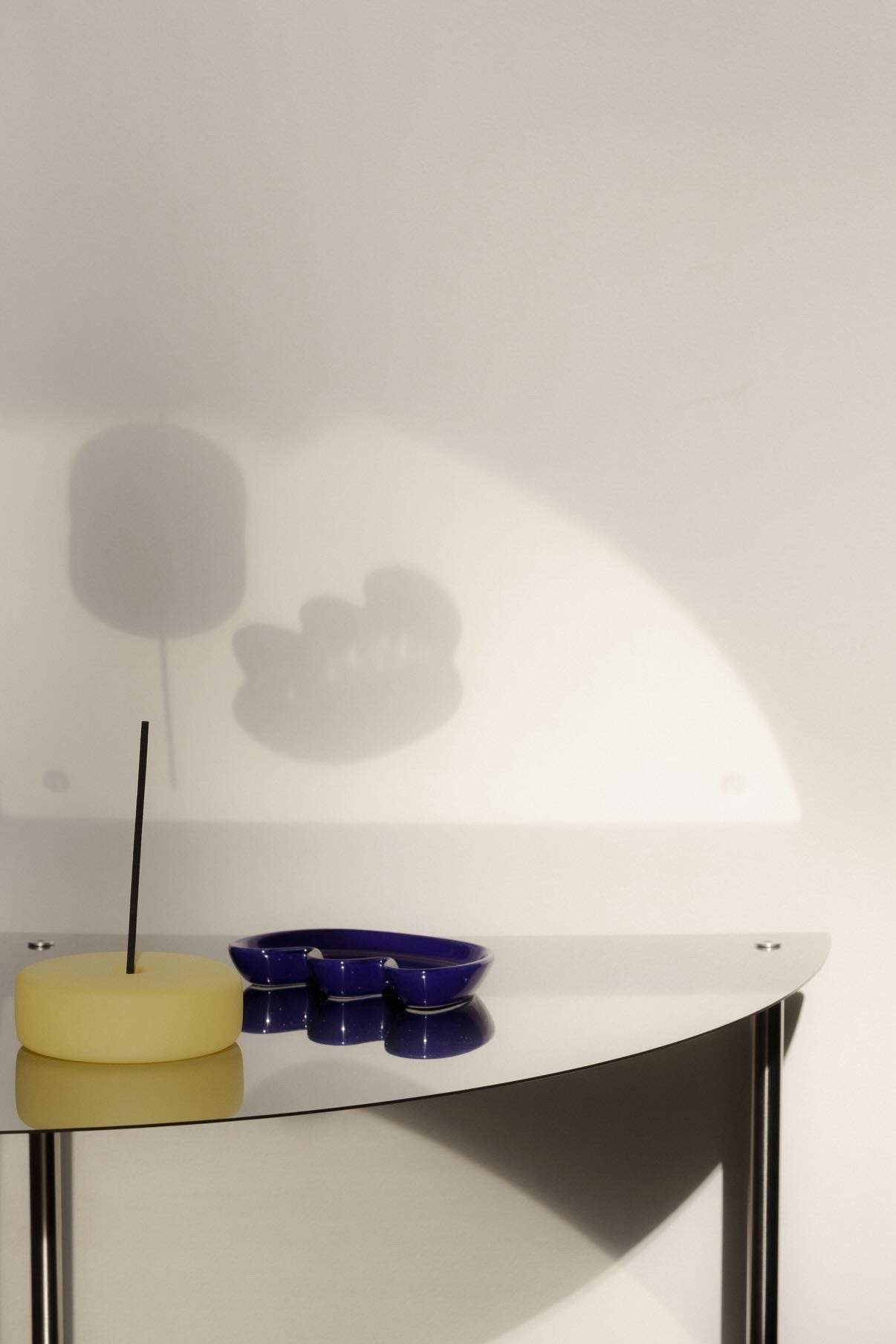 Arc Corner Stand - ULUROOM