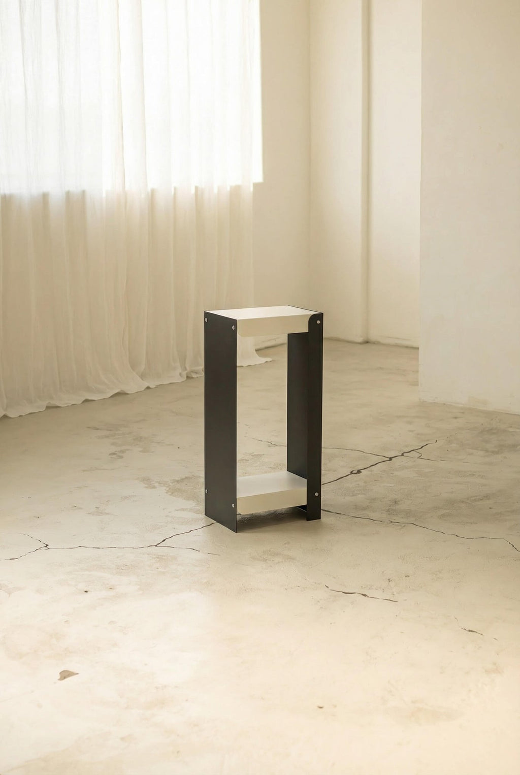 Linea Shelf / White & Black - ULUROOM