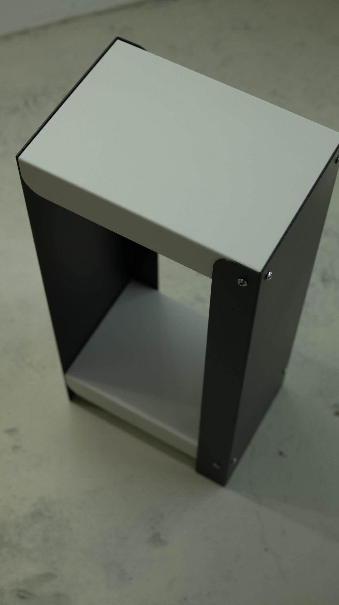 Linea Shelf / White & Black - ULUROOM