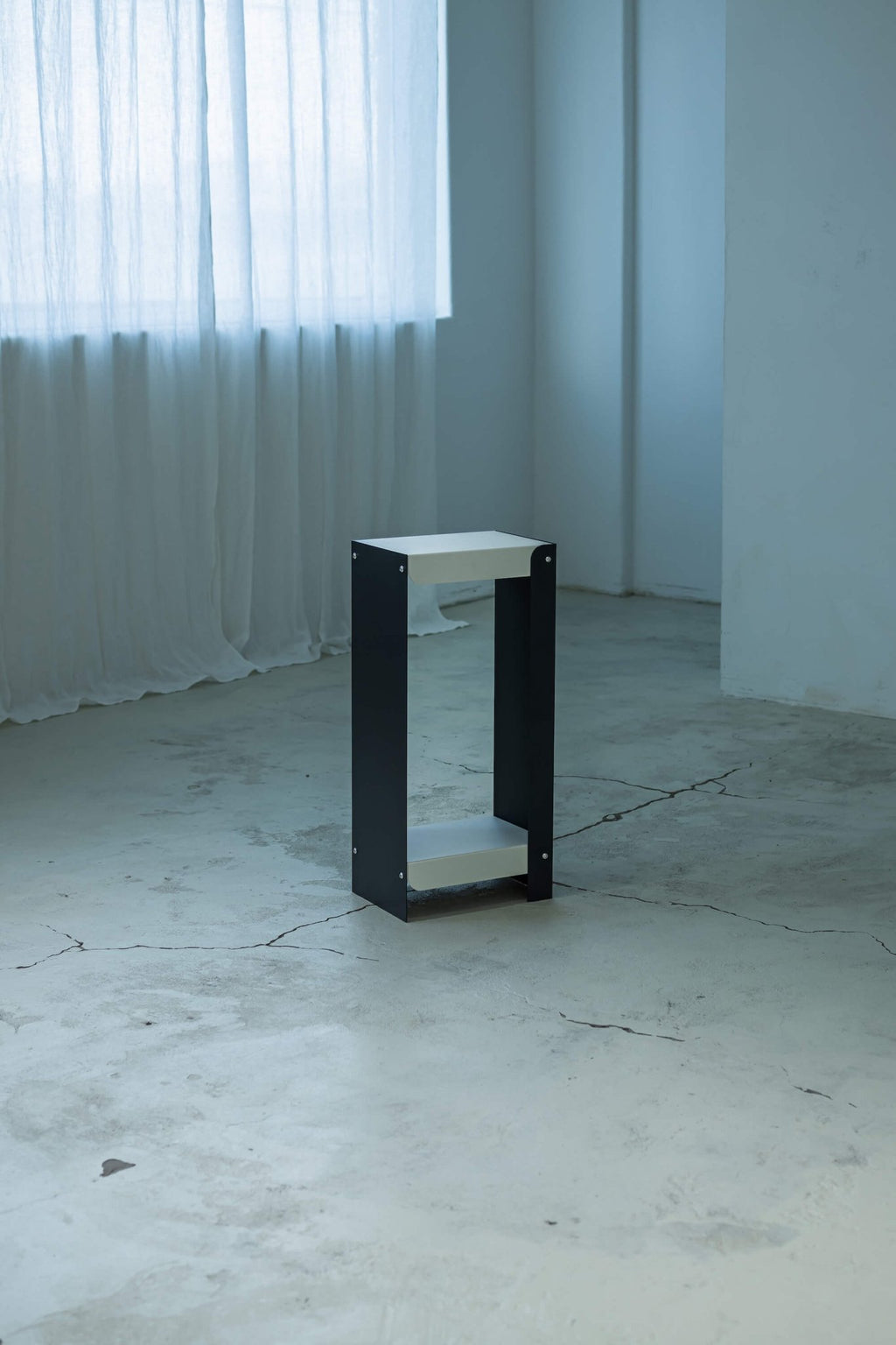 Linea Shelf / White & Black - ULUROOM