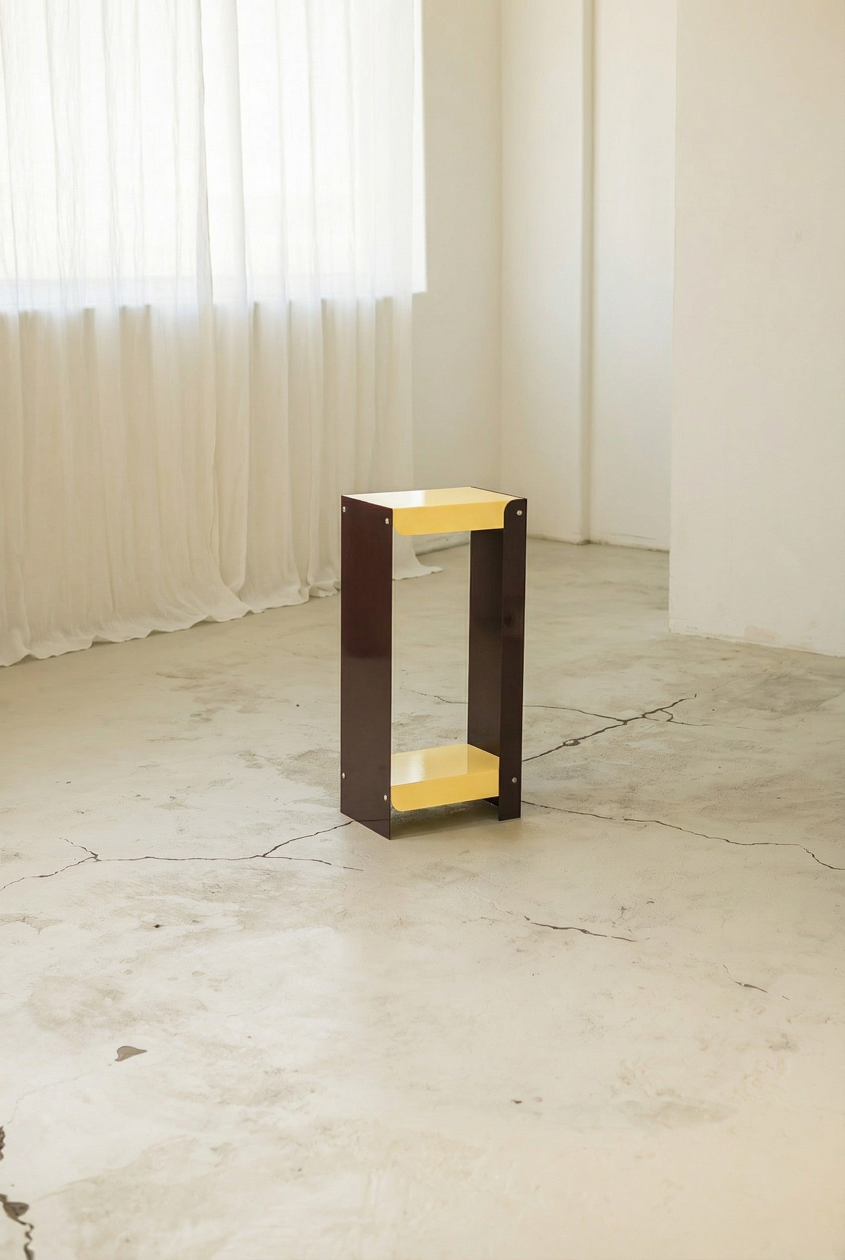 Linea Shelf / Yellow & Black