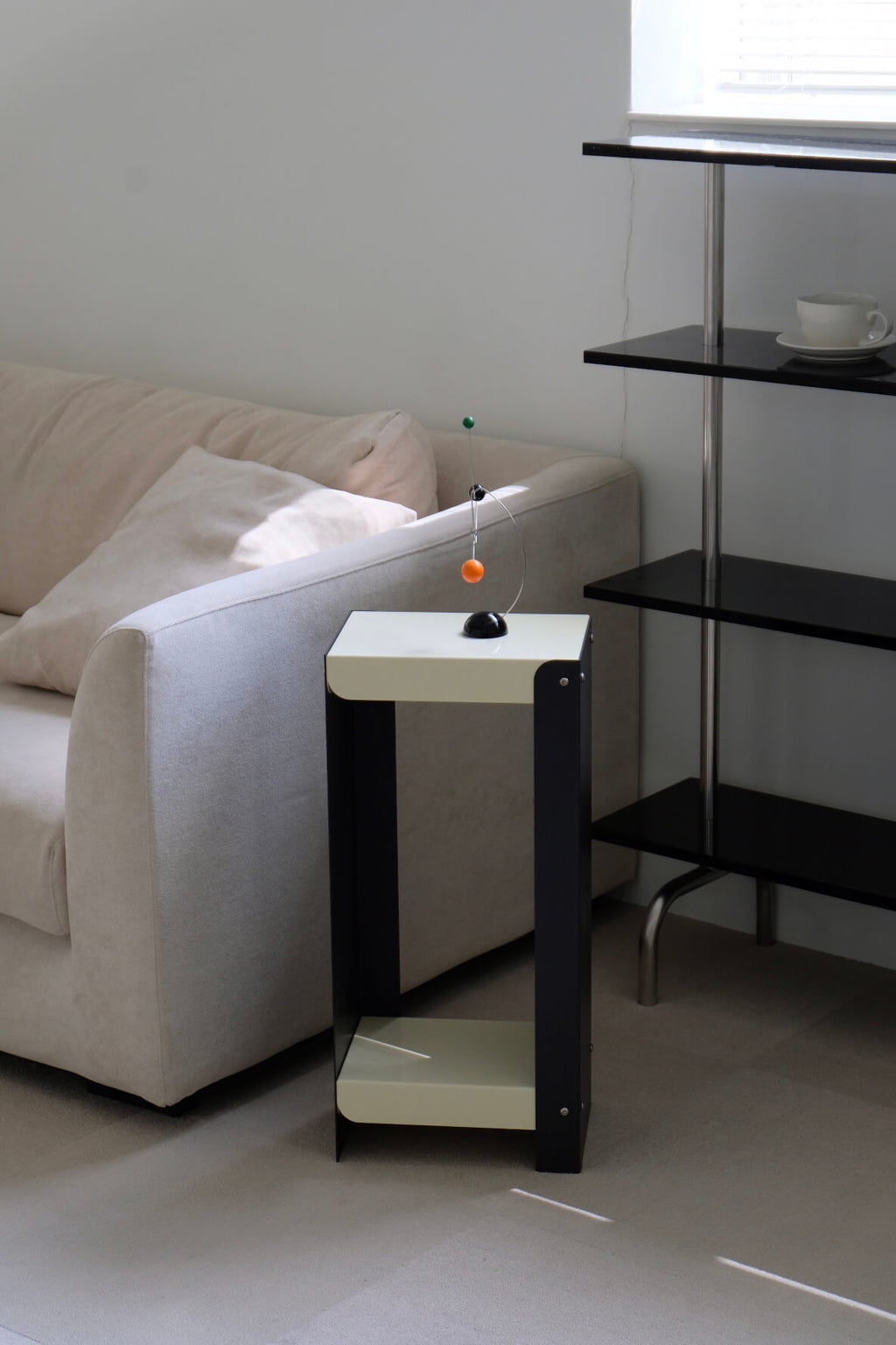 Linea Shelf / Yellow & Black