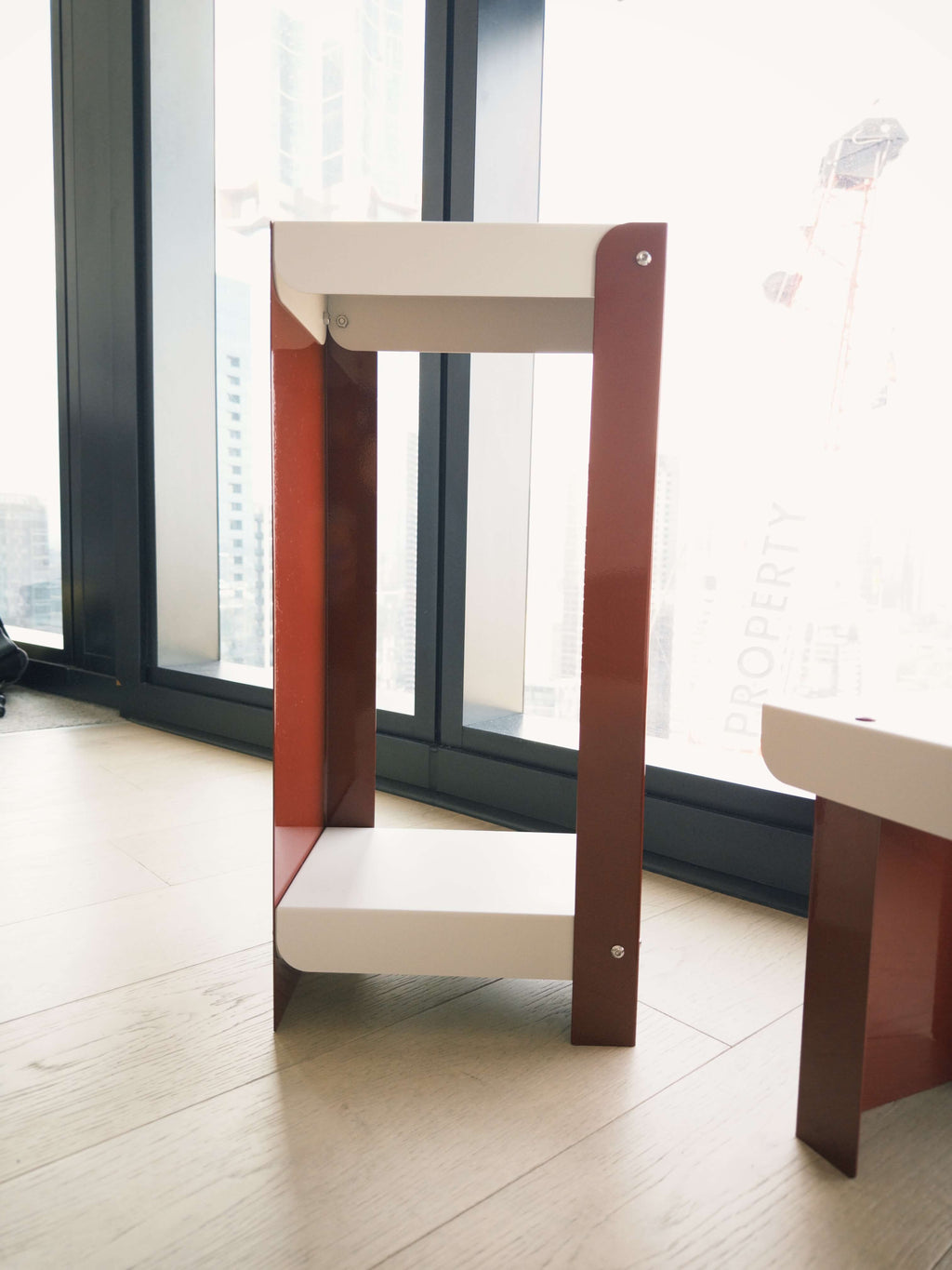 Linea Shelf / White & Grape