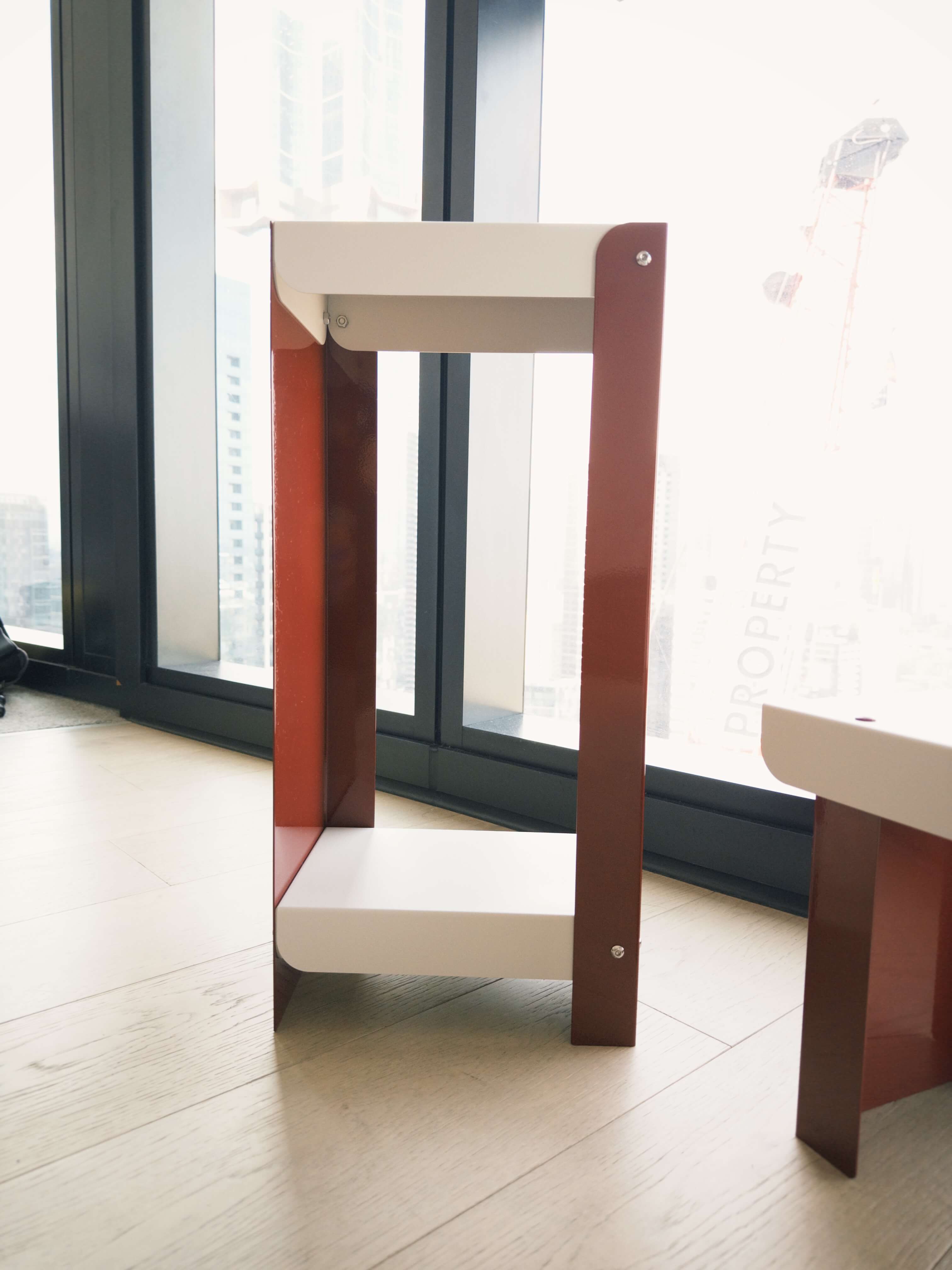 Linea Shelf / White & Grape