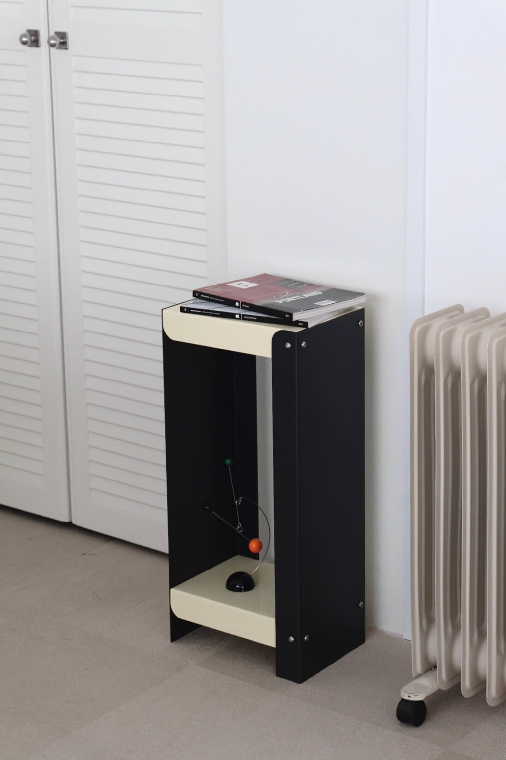 Linea Shelf / Yellow & Black