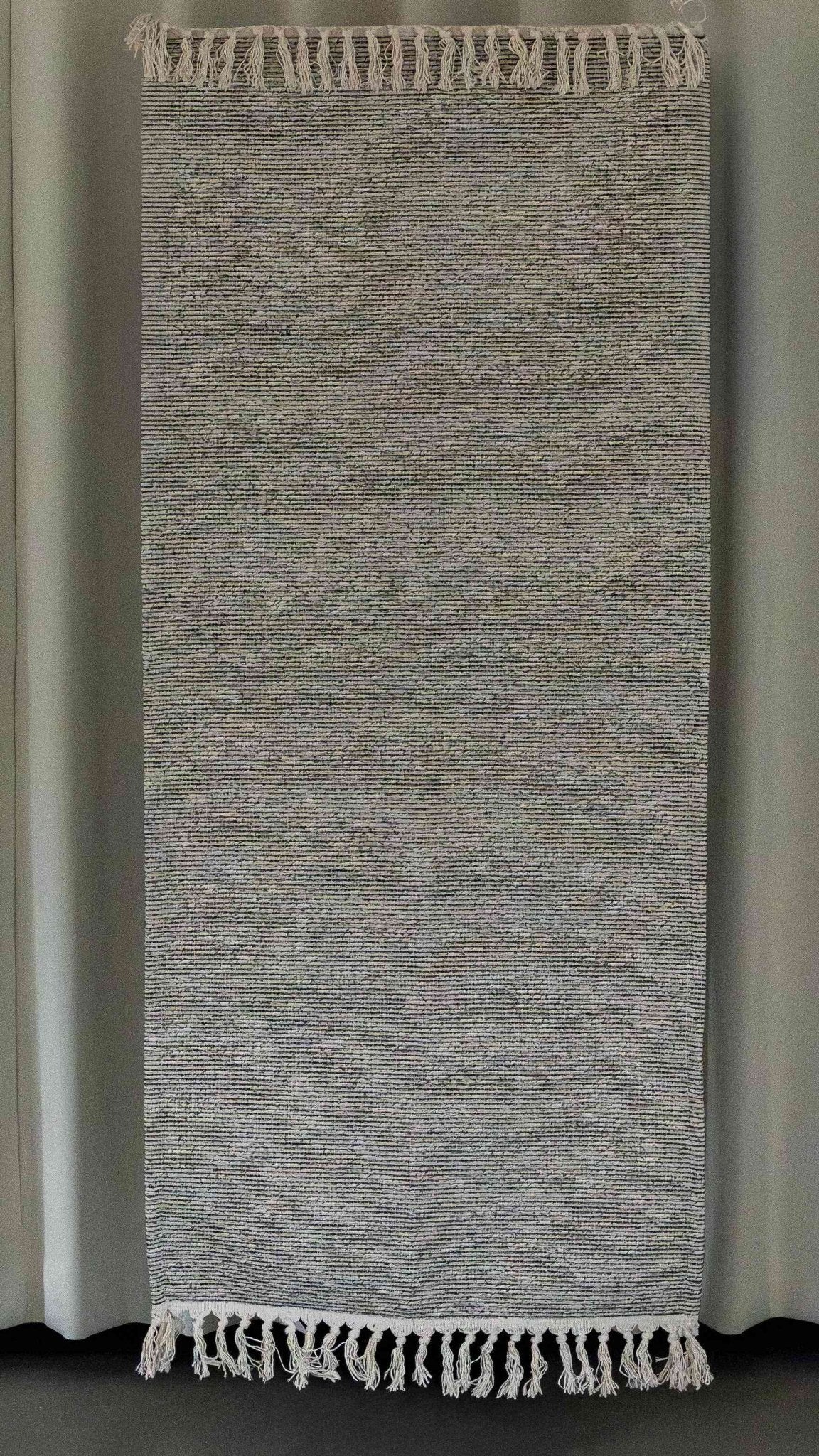 Snow Tassel Textured Rug - ULUROOM