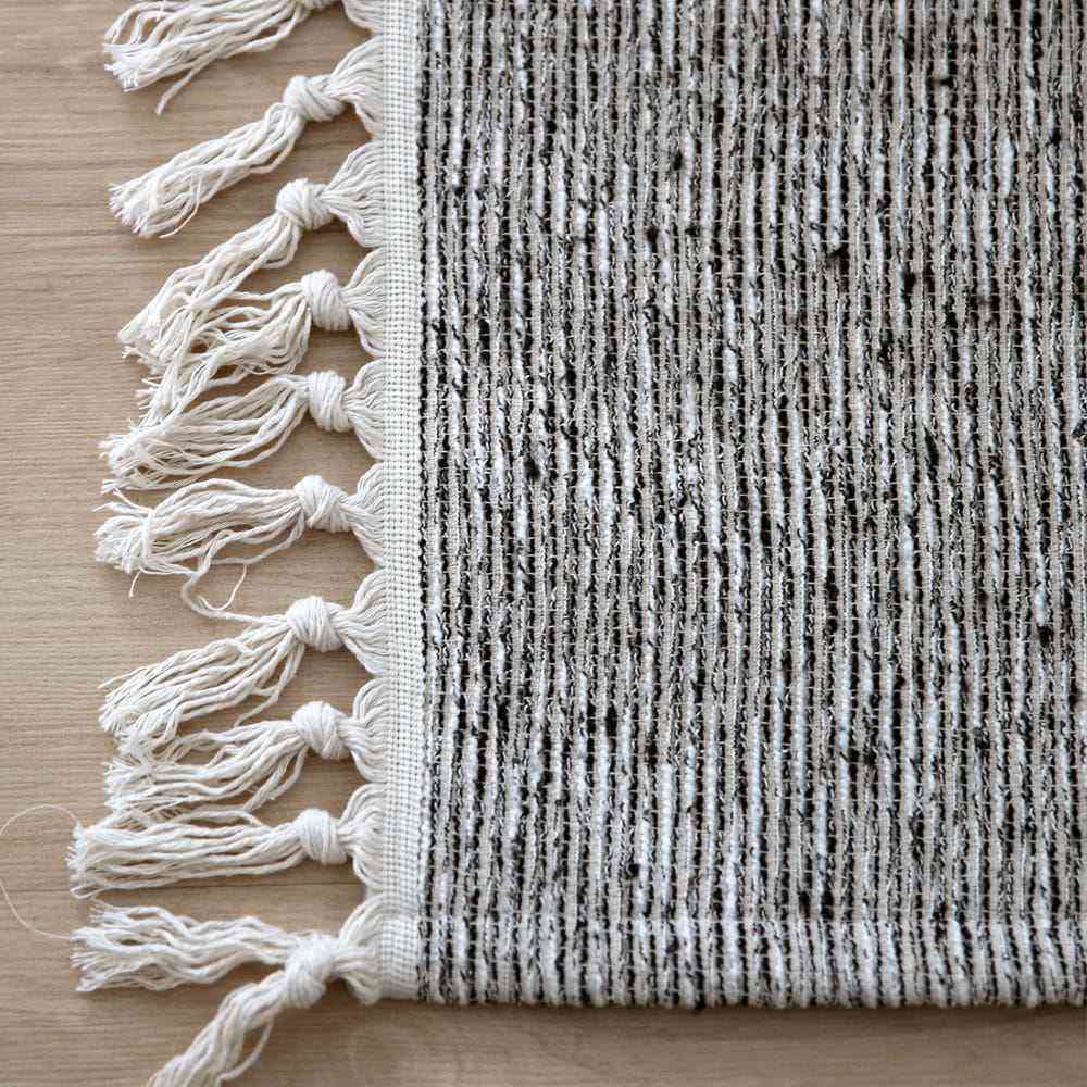 Snow Tassel Textured Rug - ULUROOM